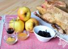 Patka s jabukama i suhim šljivama – korak po korak recept sa fotografijama