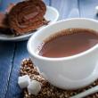 Kakao ar pienu: kaloriju saturs, ieguvumi, pagatavošana