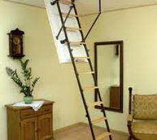 Cómo hacer una escalera de ático de bricolaje con escotilla